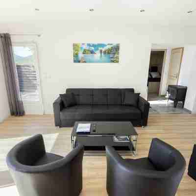 Modern Holiday Home with Private Pool Rooms