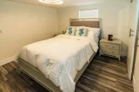 Mejia’s Little House - Cozy Waterfront Escape - Bungalows