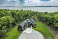 Lakefront Estate on 26 Acres: Hot Tub & Games - Boutique