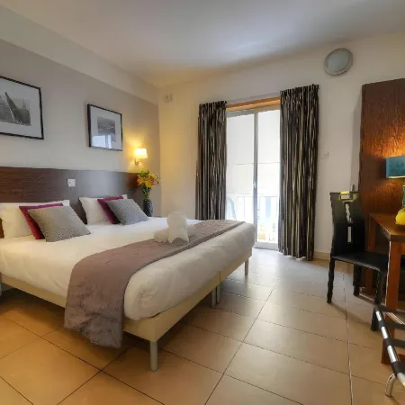 Carlton Hotel