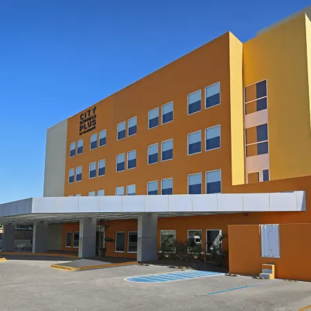 City Express Plus by Marriott Cabo San Lucas Отели рядом с достопримечательностью «Пляж Медано»