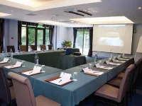 Cbh Frensham Pond Hotel Hotele w: Farnham