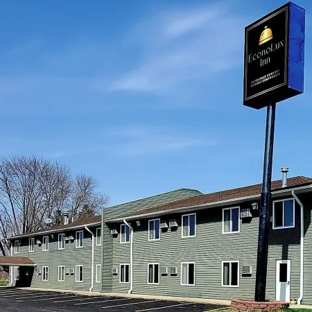 EconoLux Inn