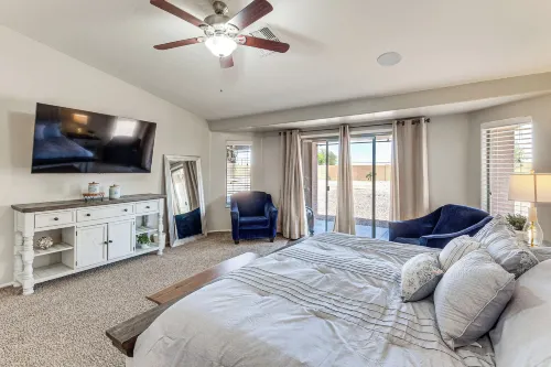 Spacious Backyard! Family Haven in San Tan Valley - Homestays