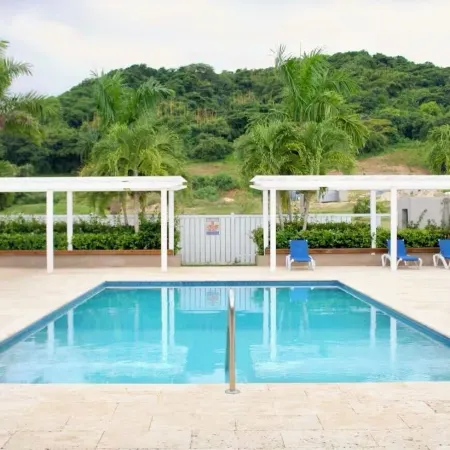 Sunny-shore Hideaway
