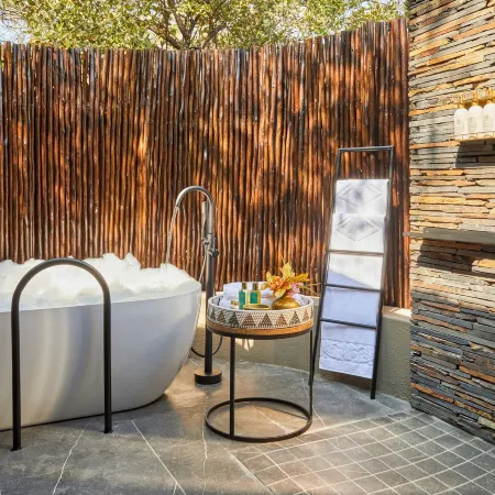 Taj Bush Lodge