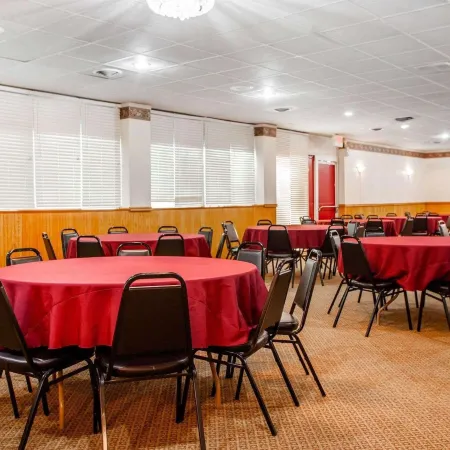 Baymont Inn & Suites Newton IA
