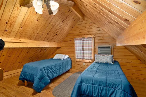 Amazing Getaway: Enjoy Our Cozy Log Cabins on the Chesapeake Bay! - balcony