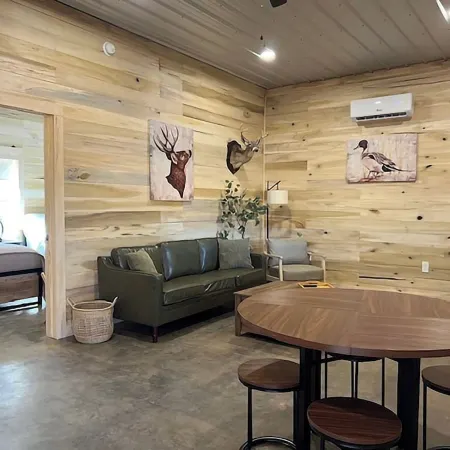 Pickwick Lake Lodge
