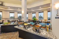 Grand Hotel & Conference Centre Calgary Airport, an Ascend Collection Hotel - breakfast