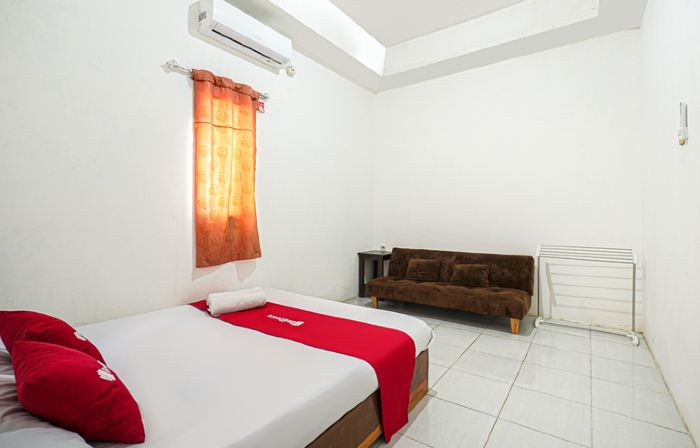 RedDoorz @ Pondok Diana Pantai Ujung Genteng 4