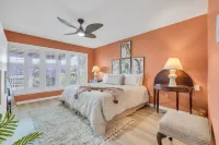 Sleeps 24 Waterfront Dock Golf Cart Walk to Beach - de charme