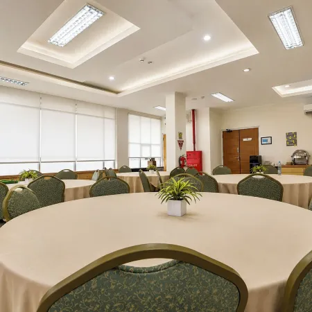Townhouse Oak Hotel Damar Kurung
