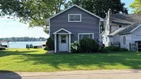 Wampler’s Lake Adorable 3-bedroom Lakefront Cottage 🏡🐟🛶☀️ - Boutique
