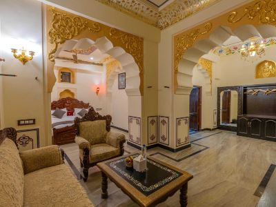 Mahalkhas Palace
