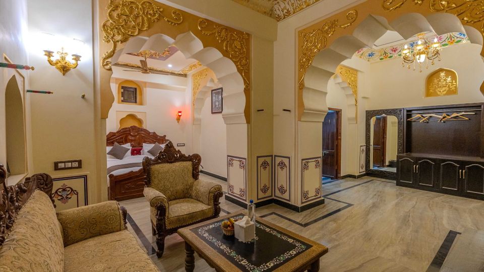 Mahalkhas Palace