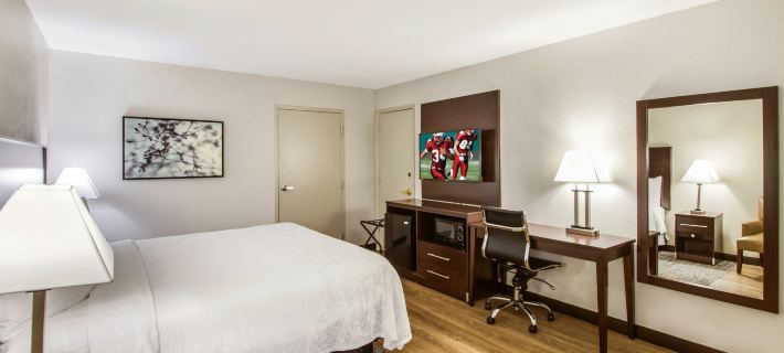 Red Roof PLUS+ Dallas - Addison Hotels in Addison