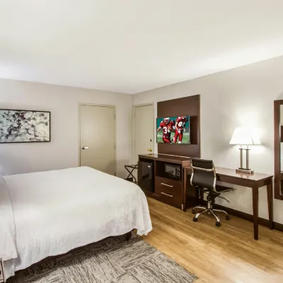Red Roof PLUS+ Dallas - Addison Hotels near غاليريا