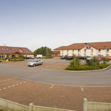 Premier Inn Oldham Central