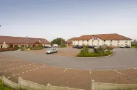 Premier Inn Oldham Central - parking