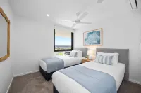 Poolside 2-bed Apartment at Lake Kawana - 4-Star