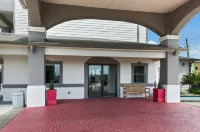 Red Roof Plus+ Galveston - Beachfront - de playa