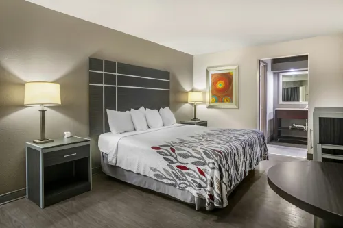 Red Roof Inn Columbia, TN - 2-Star
