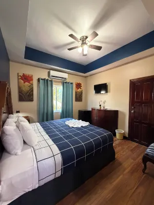 Hotel Royal Blue & Golf Cart Rental - Bintang 3