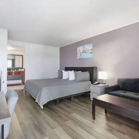 R Nite Star Inn and Suites -Home of the Cowboys & Rangers