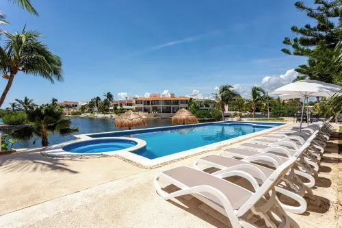 Aventuras Club Lagoon - ที่มีสระว่ายน้ำ