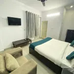 Roomshala 29 Silver Grand (Noida sec-49) - 2-Star
