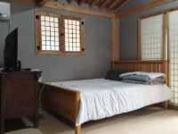 Gurye Unjoru Makdungi Hanok Stay - 3-Star