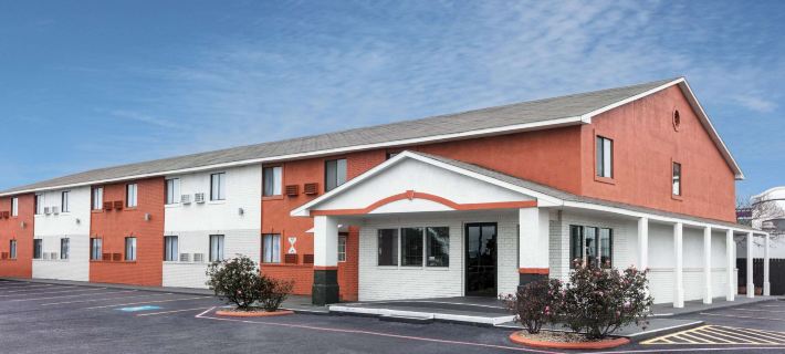 Howard Johnson by Wyndham New Braunfels Hotele w: Comal County