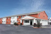 Howard Johnson by Wyndham New Braunfels - Pysäköinti
