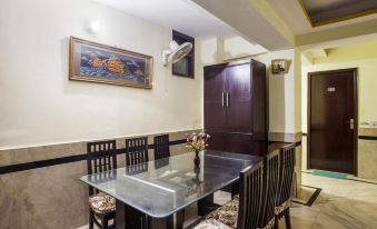 Hotel Su Shree Continental 5 Minutes Walk from New Delhi Railway Station - Housity