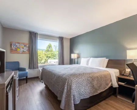 Econo Lodge Dayton North Hotels in Dayton