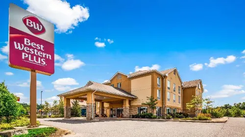 Best Western Plus Muskoka Inn - parking