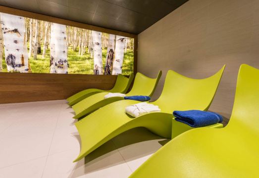 호텔 베로의 실내 수영장 또는 사우나 시설