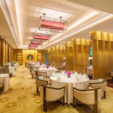 Holiday Inn CHONGQING UNIVERSITY TOWN by IHG Отели рядом с достопримечательностью «Chongqing Shapingba Meilixi Street Pedestrian Street»