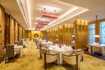 Holiday Inn Chongqing University Town Отели рядом с достопримечательностью «Chongqing Vocational College of Electronic Engineering University City Campus - Mechanical and Electrical Engineering Center»