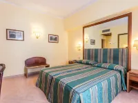 Raeli Hotel Noto Hôtels à proximité de : La Regia