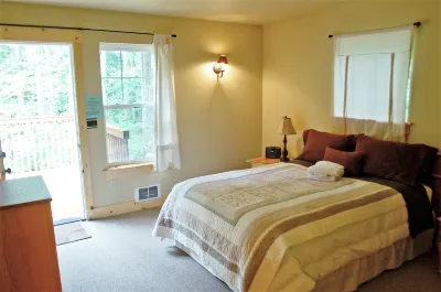 Glacier Springs Cabin 2Bedrooms, 2 Baths - Hot Tub & Pet Friendly!