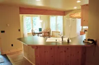 Glacier Springs Cabin 2Bedrooms, 2 Baths - Hot Tub & Pet Friendly!