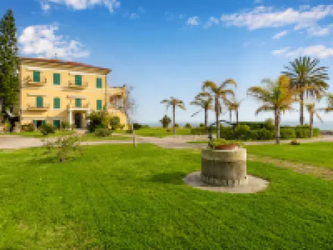 Botti Hotels in Latte
