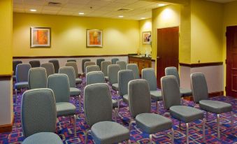 Holiday Inn Express & Suites - Nearest Universal Orlando, an IHG Hotel