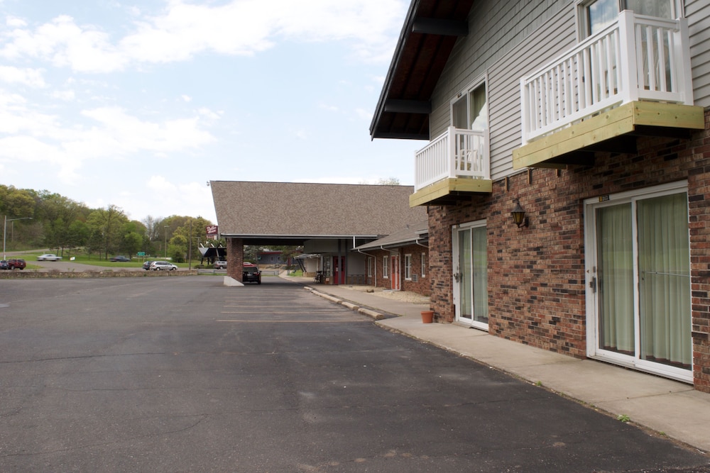 AmeriVu Inn and Suites - St. Croix Falls