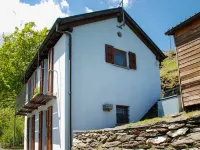Baita Pimpisnino Hoteles cerca de Isole di Brissago