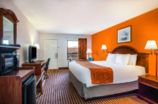 Howard Johnson by Wyndham Panama City Hotels in Bay County