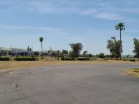 SureStay Hotel by Best Western Chowchilla Yosemite - parking