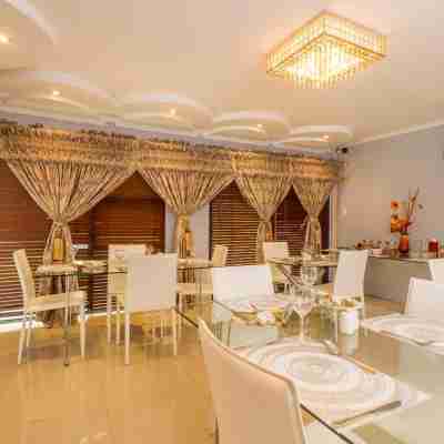 Ezulwini Guest House - Executive Double Room with Pool View, 2 Guests in Balito Dining/Meeting Rooms